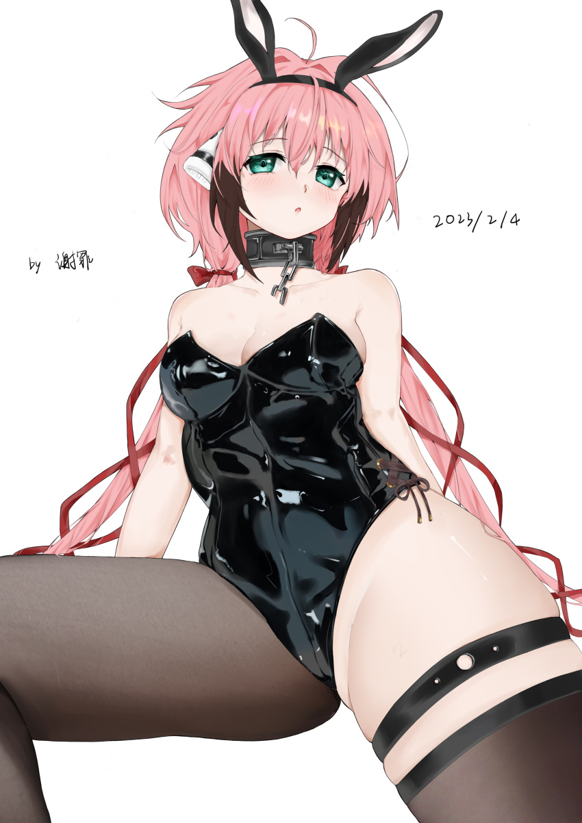 1girl absurdres ahoge animal_ears asymmetrical_legwear bare_shoulders black_hair black_leotard black_thighhighs blush breasts chain chain_leash cleavage collar collarbone dated fake_animal_ears green_eyes hair_between_eyes hair_ribbon highres ikaros large_breasts leash leotard long_hair looking_at_viewer multicolored_hair parted_lips pink_hair playboy_bunny rabbit_ears red_ribbon ribbon robot_ears signature simple_background sora_no_otoshimono streaked_hair thigh_strap thighhighs twintails white_background xiezui