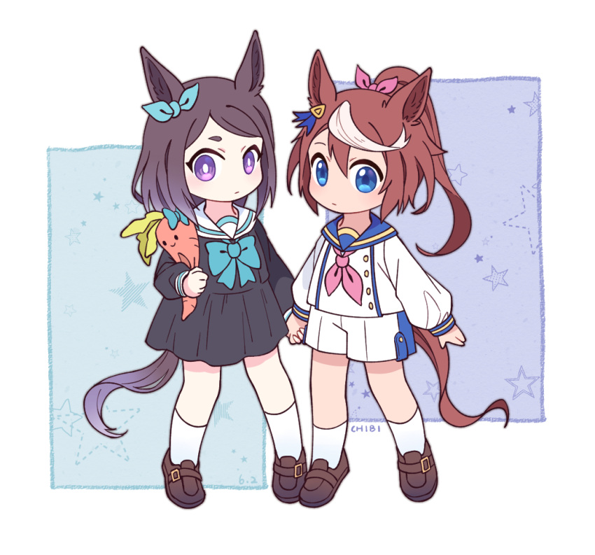 2girls aged_down alternate_hair_color animal_ears artist_name black_shirt blue_eyes bow bowtie bright_pupils brown_footwear chibi children's_day closed_mouth ear_bow full_body hair_bow holding_hands horse_ears horse_girl horse_tail long_hair long_sleeves looking_at_viewer mejiro_mcqueen_(umamusume) multicolored_hair multiple_girls neckerchief pink_neckerchief ponytail purple_eyes sailor_collar shirt shoes shorts socks streaked_hair tail tokai_teio_(umamusume) tomato_mameta umamusume white_pupils white_shorts white_socks