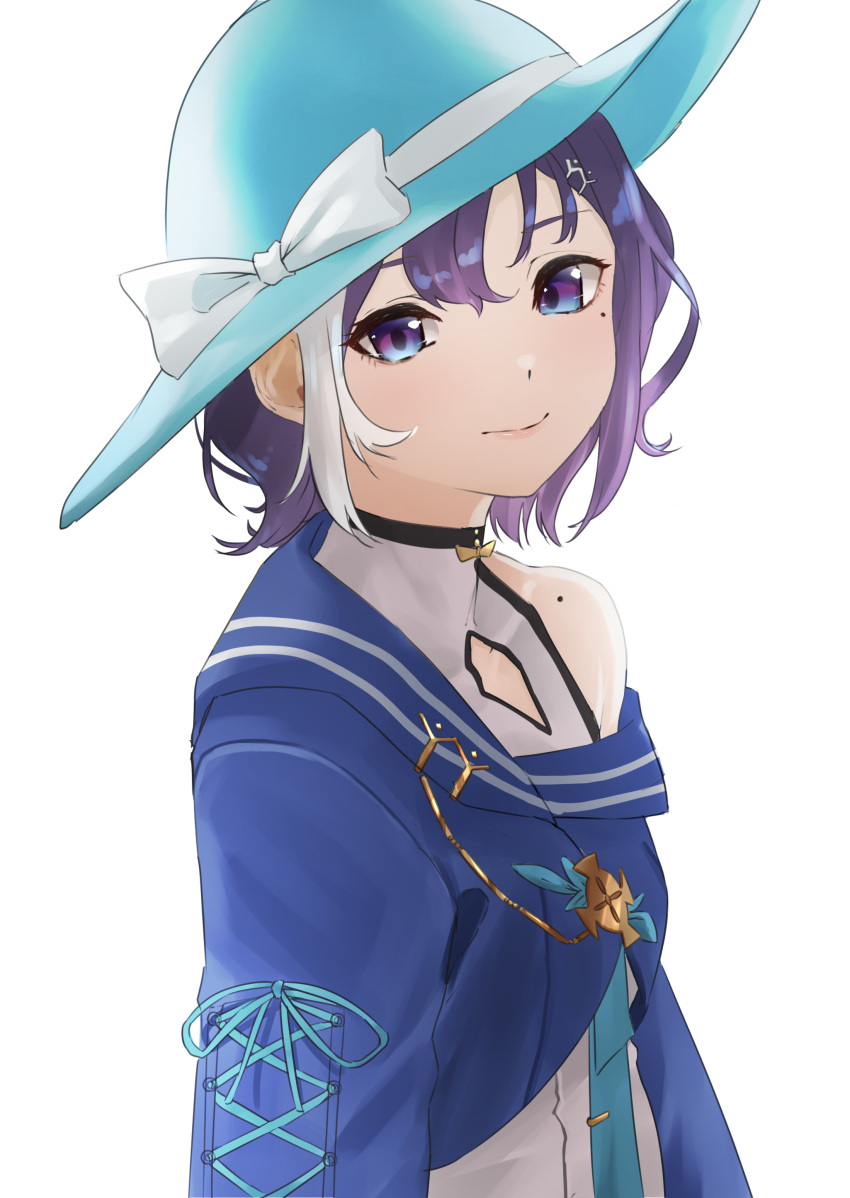 1girl absurdres blue_eyes bow character_request closed_mouth hair_ornament hat hat_bow highres looking_at_viewer mole mole_on_shoulder mole_under_eye multicolored_hair purple_hair short_hair simple_background sun_hat tama_(tamago) two-tone_eyes two-tone_hair white_background white_bow white_hair