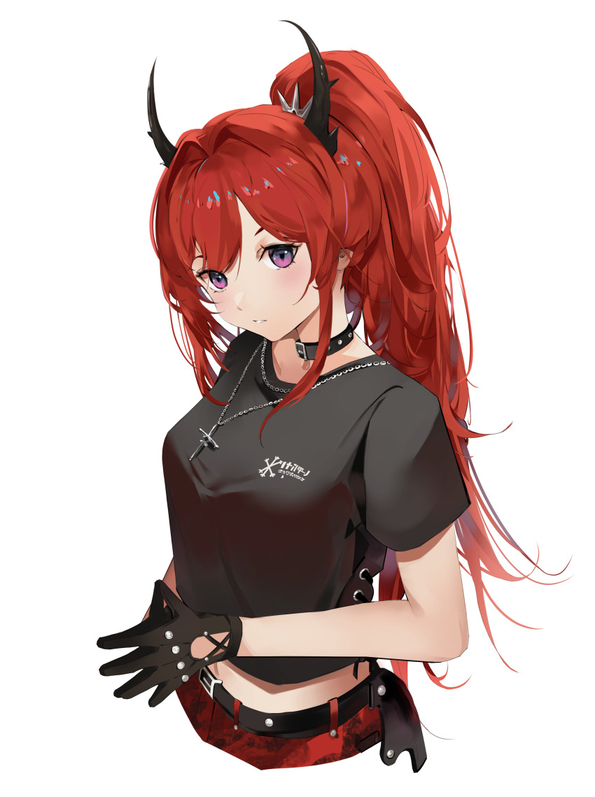 1girl absurdres arknights belt black_belt black_choker black_gloves black_shirt choker commentary crop_top cross cross_necklace gloves hair_intakes highres horns jewelry long_hair looking_at_viewer midriff necklace own_hands_together ponytail purple_eyes red_hair red_skirt revision shirt short_sleeves simple_background skirt solo surtr_(arknights) surtr_(liberte_echec)_(arknights) upper_body very_long_hair white_background yonjuri