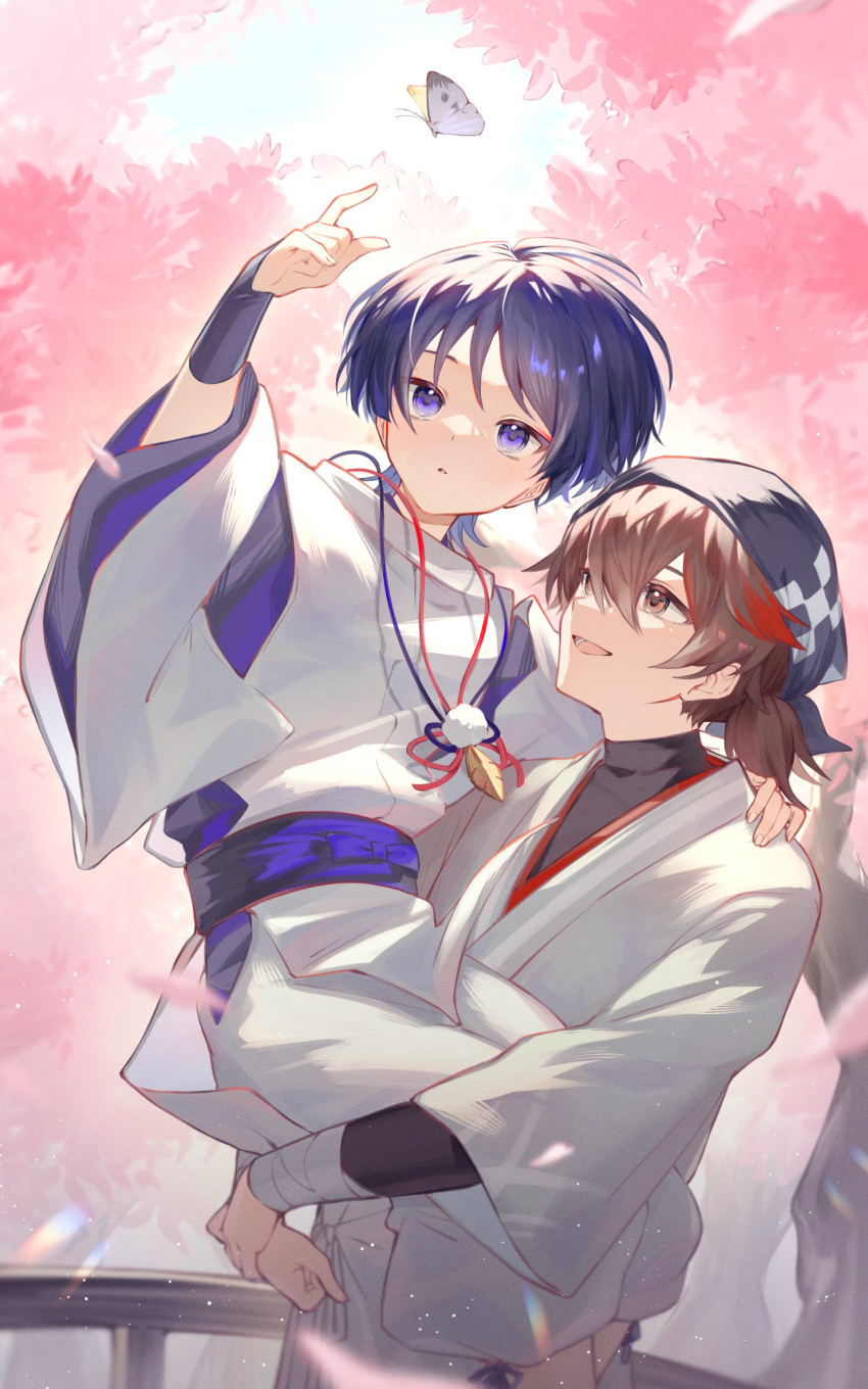 2boys :d :o arm_up armor backlighting bandaged_arm bandages bandana black_bandana black_ribbon black_shirt blush brown_eyes brown_hair bug butterfly carrying cherry_blossoms commentary_request coyo_mi042 detached_sleeves eyeshadow genshin_impact hair_between_eyes highres japanese_armor japanese_clothes kimono kote kurokote layered_sleeves light_particles long_sleeves looking_up low_ponytail makeup male_focus medium_hair multicolored_hair multiple_boys niwa_(genshin_impact) obi open_mouth outdoors pants parted_bangs parted_lips petals pom_pom_(clothes) ponytail purple_butterfly purple_eyes purple_hair purple_sash purple_shirt red_eyeshadow red_hair red_ribbon ribbon sash scaramouche_(genshin_impact) scaramouche_(kabukimono)_(genshin_impact) shirt short_hair short_ponytail sidelocks smile standing sunlight tree undershirt vest white_kimono white_pants white_vest wide_sleeves