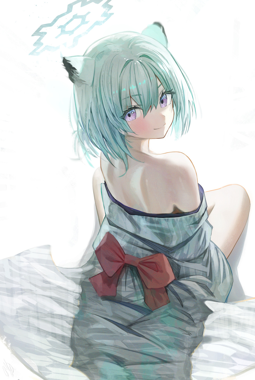 1girl absurdres animal_ears bath_yukata blue_archive blush closed_mouth from_behind green_hair green_halo grey_kimono hair_between_eyes halo hidulume highres japanese_clothes kimono medium_hair official_alternate_costume purple_eyes shigure_(blue_archive) shigure_(hot_spring)_(blue_archive) simple_background smile solo tail weasel_ears weasel_tail white_background yukata