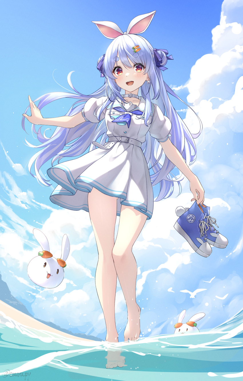 1girl bare_legs barefoot beach belt blue_footwear blue_neckerchief blue_sky breasts carrot_hair_ornament cloud cloudy_sky day double_bun dress earrings feet food-themed_hair_ornament hair_bun hair_ornament highres hololive jewelry legs long_hair multicolored_hair neckerchief official_alternate_costume orange_eyes outdoors pekomon_(usada_pekora) puffy_short_sleeves puffy_sleeves rabbit_earrings rabbit_girl sailor_collar shadow shoes shoes_removed short_dress short_eyebrows short_sleeves sky small_breasts sneakers solo standing standing_on_one_leg streaked_hair thick_eyebrows thighs tied_ears toes tsurupy twitter_username two_side_up usada_pekora usada_pekora_(4th_costume) virtual_youtuber wading white_belt white_dress white_sailor_collar