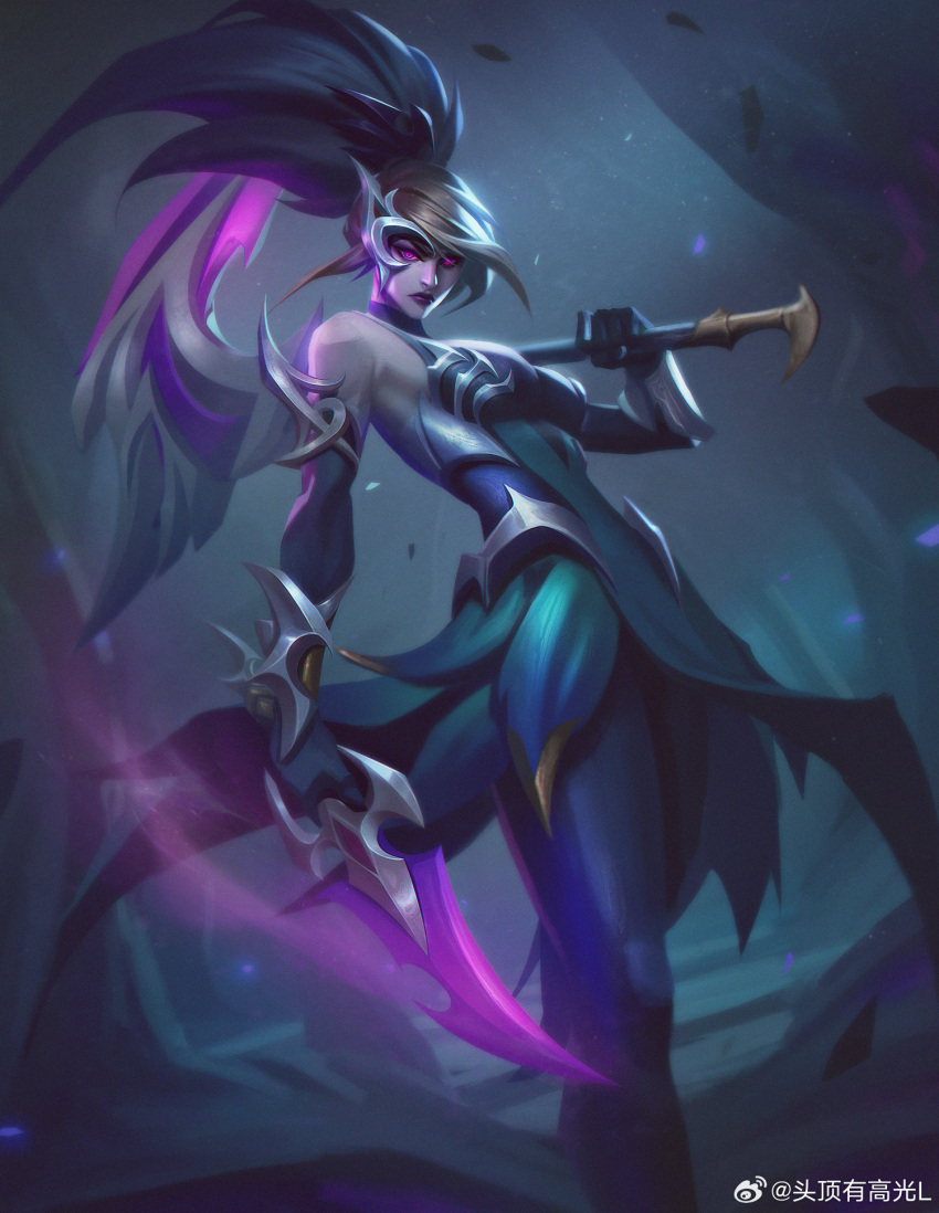 1girl akali angry artist_name blonde_hair chinese_commentary closed_mouth coven_akali fog forest high_ponytail highres holding holding_weapon league_of_legends lipstick looking_at_viewer makeup multicolored_hair nature official_alternate_costume official_alternate_hairstyle outdoors purple_eyes purple_hair purple_lips signature solo standing touding_you two-tone_hair v-shaped_eyebrows weapon