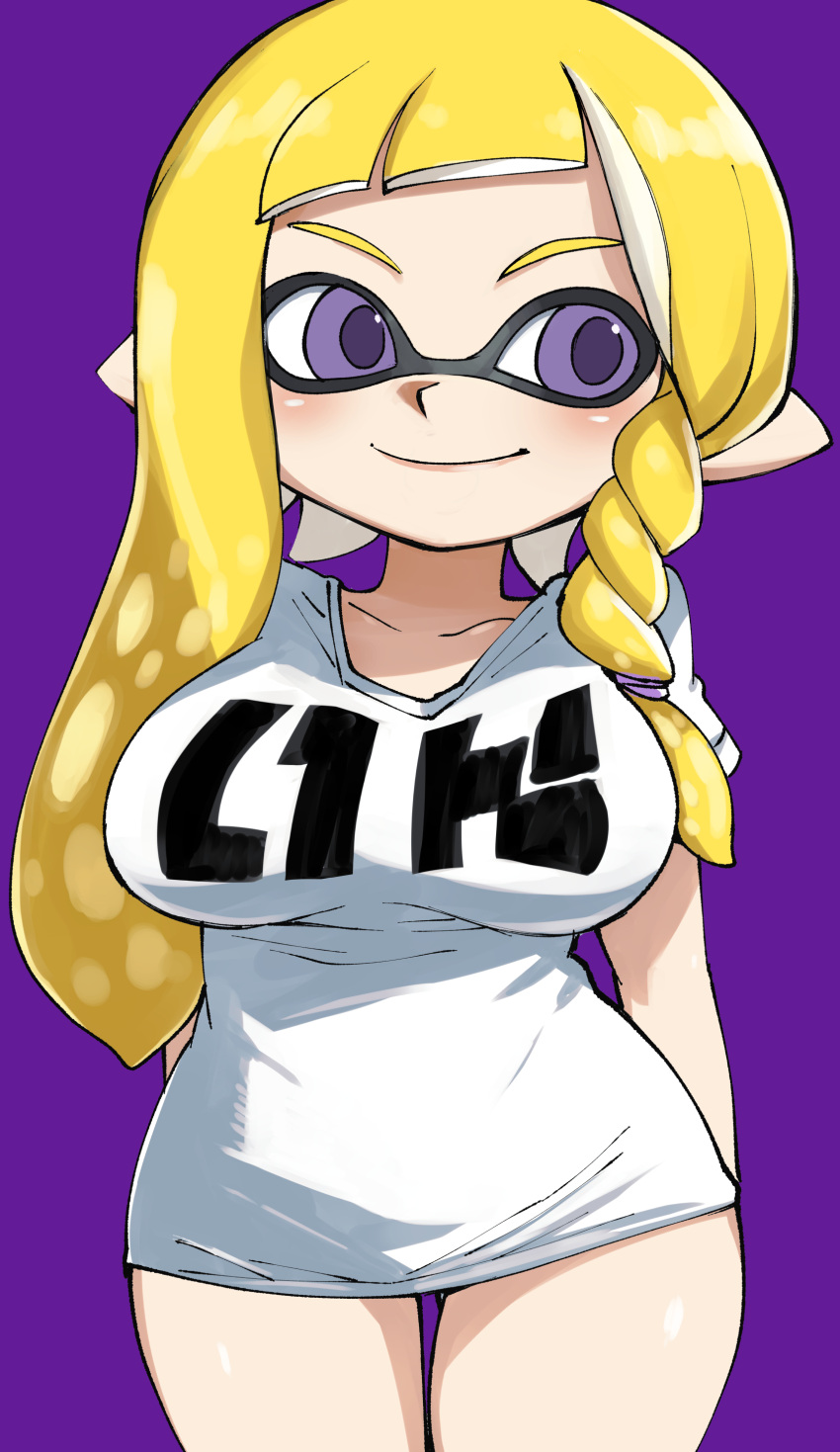 1girl absurdres arms_behind_back ass_visible_through_thighs asymmetrical_hair blonde_hair bottomless braid breasts closed_mouth collarbone cowboy_shot highres inkling inkling_girl large_breasts long_hair looking_to_the_side muramasa_mikado pointy_ears purple_background purple_eyes purple_pupils shirt short_sleeves simple_background smile solo splatoon_(series) splatoon_3 standing t-shirt thighs white_shirt