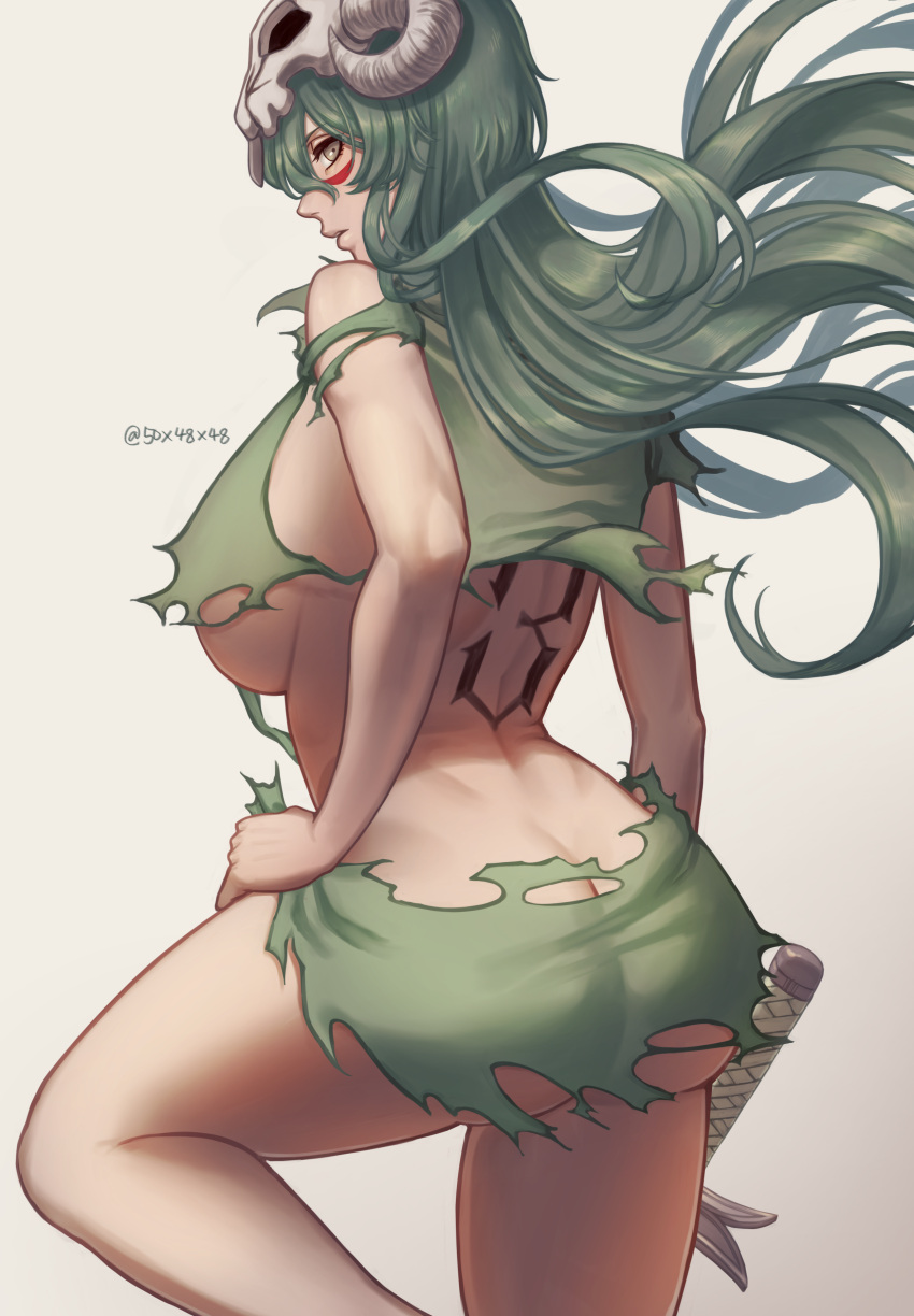 1girl 50x48x48 absurdres arm_at_side ass back back_tattoo bleach breasts brown_eyes commentary curled_horns curvy eyelashes floating_hair from_side green_hair green_skirt hair_ornament hand_on_own_thigh highres holding holding_sword holding_weapon horns large_breasts lips long_hair looking_at_viewer mask nelliel_tu_odelschwanck no_bra no_panties nose parted_lips profile sideboob sideways_glance simple_background skirt skull_mask solo standing standing_on_one_leg star_(symbol) star_hair_ornament sword tattoo thighs torn_clothes twitter_username wavy_hair weapon white_background