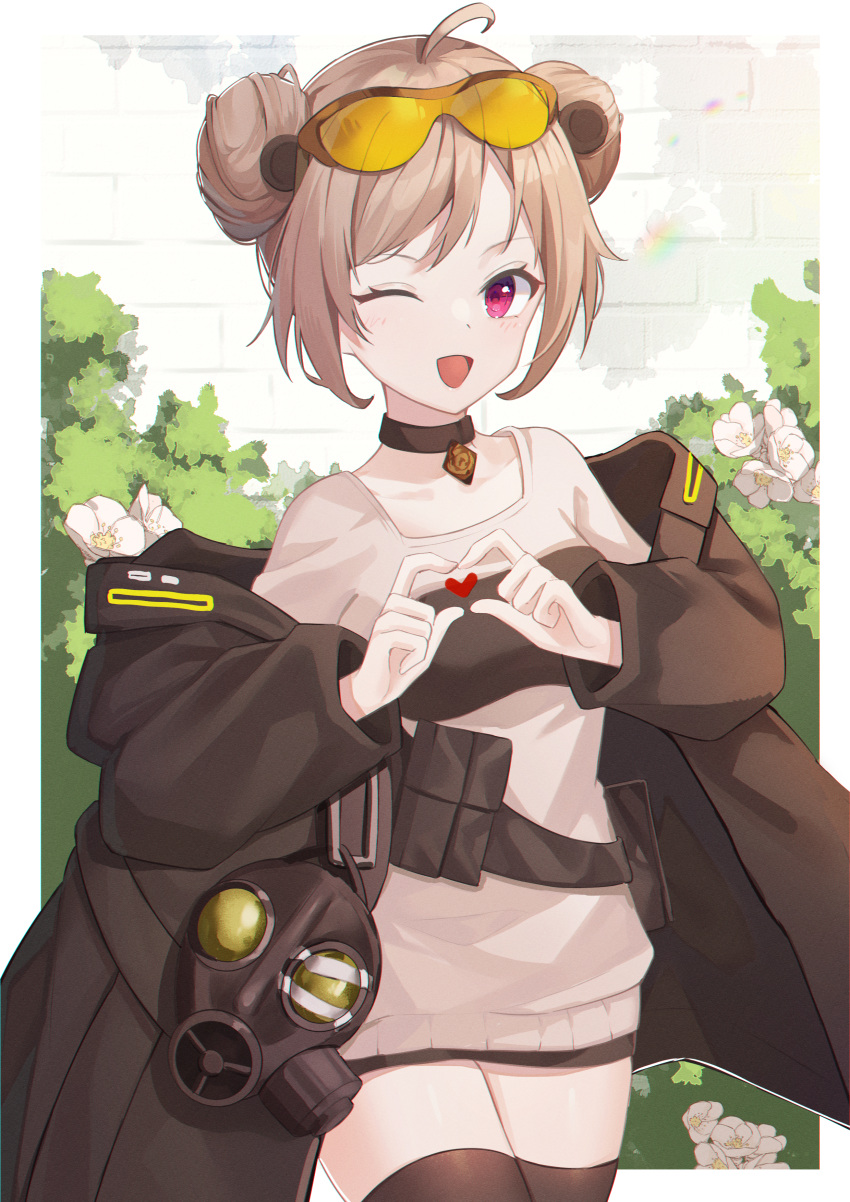 1girl ;d absurdres ahoge black_jacket black_thighhighs brick_wall brown_hair choker commentary commission cowboy_shot double_bun eyewear_on_head flower gas_mask girls'_frontline hair_bun heart heart_hands highres jacket kimi_(jxrm5387) looking_at_viewer mask mask_removed off_shoulder one_eye_closed open_mouth orange-tinted_eyewear outdoors p90_(girls'_frontline) pixiv_commission red_eyes short_hair smile solo thighhighs tinted_eyewear