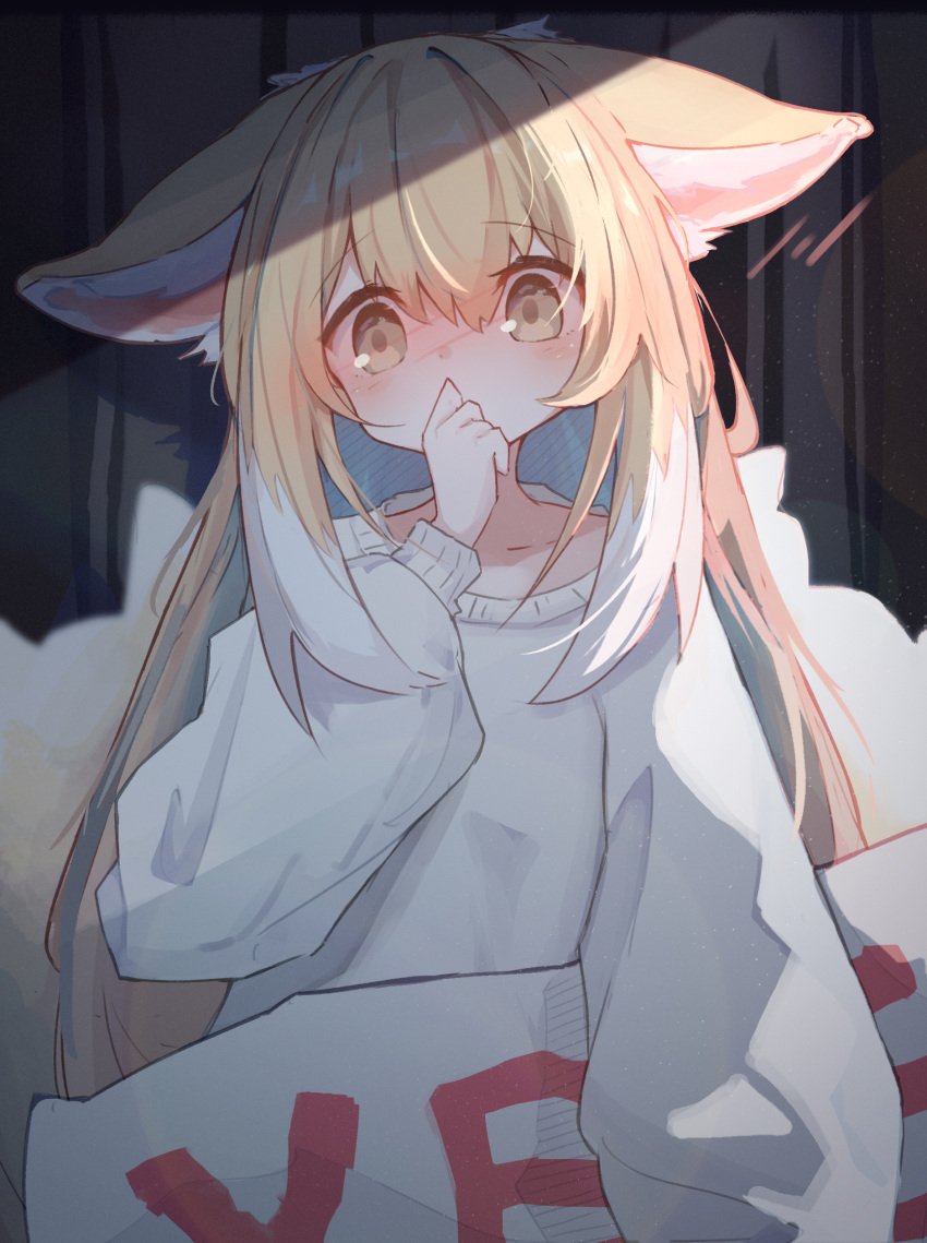 1girl absurdres alternate_costume animal_ears arknights blonde_hair blush collarbone commentary fox_ears fox_girl fox_tail green_eyes hair_between_eyes hand_to_own_mouth hand_up highres kitsune kyuubi long_hair long_sleeves looking_at_viewer multicolored_hair multiple_tails nalphanne pajamas puffy_long_sleeves puffy_sleeves solo suzuran_(arknights) tail two-tone_hair upper_body white_hair white_pajamas yes-no_pillow