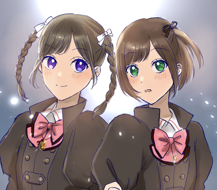 2girls amamiya_sophia_seren arms_at_sides assault_lily blush bow bowtie braid brown_hair brown_jacket brown_ribbon buttons closed_mouth collared_shirt commentary_request gradient_background green_eyes grey_background hair_bow hair_ribbon highres jacket jewelry juliet_sleeves kishimoto_lucia_raimu light_particles long_sleeves looking_at_viewer ludvico_private_girls'_academy_school_uniform medium_hair multiple_girls necklace parted_lips pendant pink_bow pink_bowtie puffy_sleeves purple_eyes ribbon school_uniform shakeza shirt short_hair side-by-side smile swept_bangs twin_braids twintails upper_body white_background white_bow white_shirt