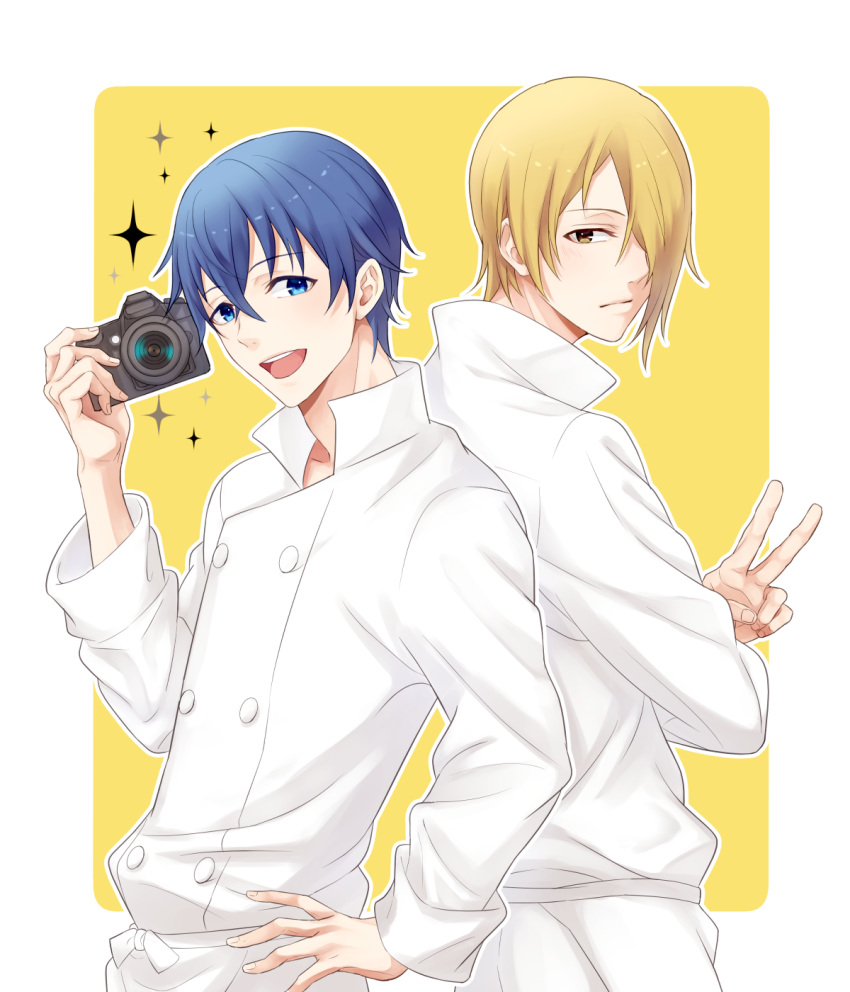 2boys blonde_hair blue_eyes blue_hair buttons camera chef double-breasted expressionless hair_over_one_eye highres holding holding_camera long_sleeves looking_at_viewer looking_back male_focus multiple_boys open_mouth sakunagita satou_jun short_hair smile souma_hiroomi sparkle uniform upper_body v working!! yellow_background yellow_eyes