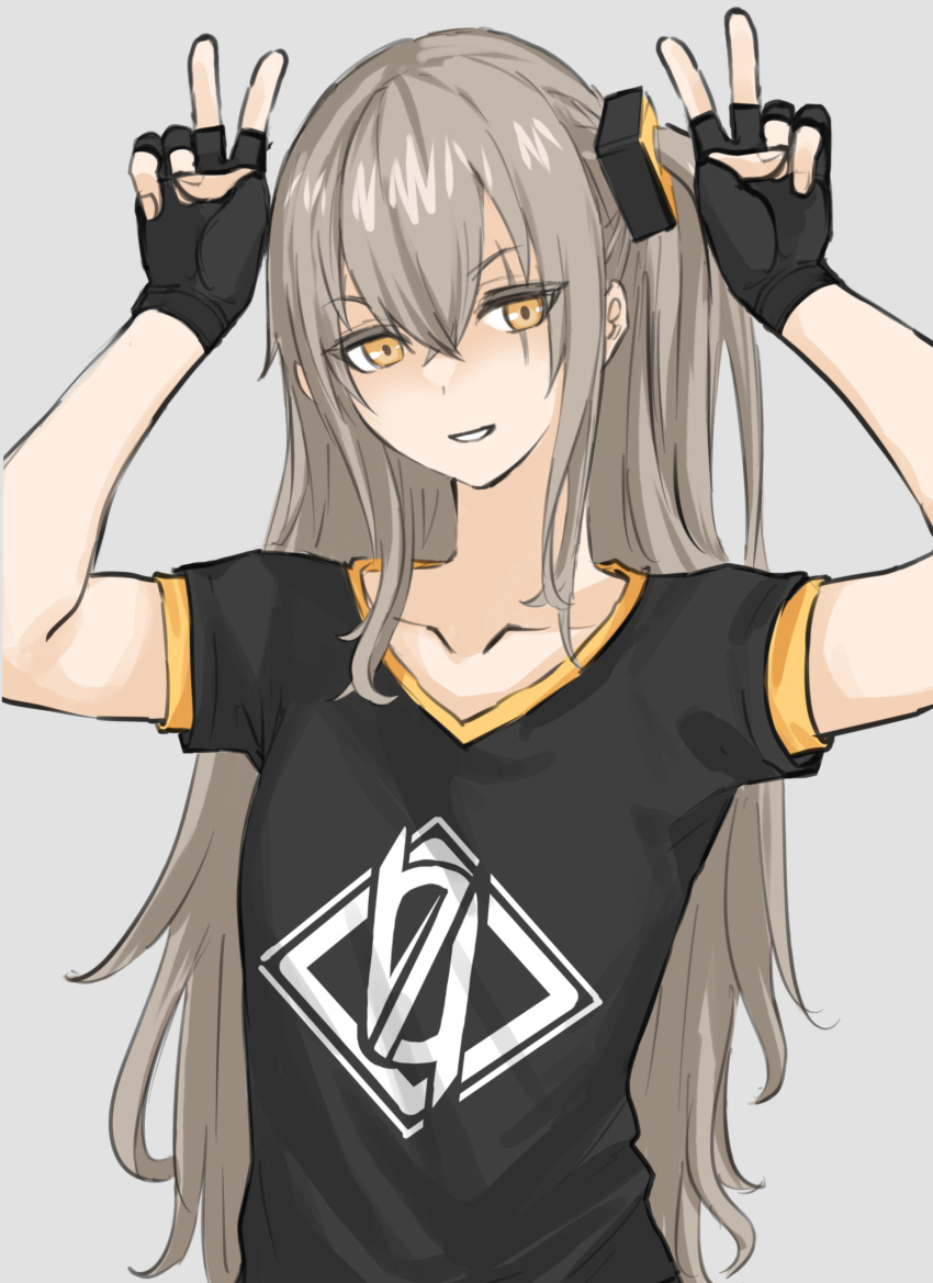 1girl 404_logo_(girls'_frontline) :d absurdres arms_up black_gloves black_shirt brown_eyes brown_hair collared_shirt commentary_request double_v fingerless_gloves fuku_(fuku12290574) girls'_frontline gloves grey_background grin highres long_hair looking_at_viewer scar scar_across_eye shirt simple_background smile solo teeth ump45_(girls'_frontline) upper_body v