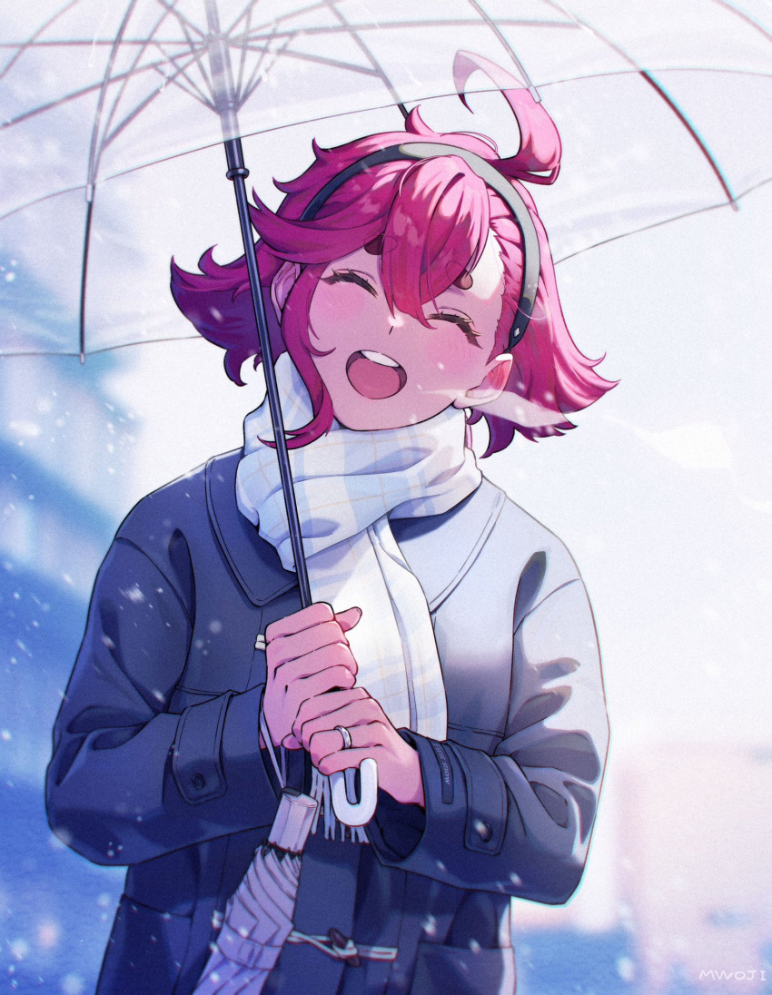 ahoge alternate_costume asymmetrical_sidelocks black_hairband blush breath casual closed_mouth coat grey_coat gundam gundam_suisei_no_majo hairband highres holding holding_umbrella jewelry korean_commentary long_sleeves mwoji open_mouth outdoors red_hair ring scarf signature smile snowing suletta_mercury teeth thick_eyebrows transparent transparent_umbrella umbrella upper_body upper_teeth_only wedding_ring