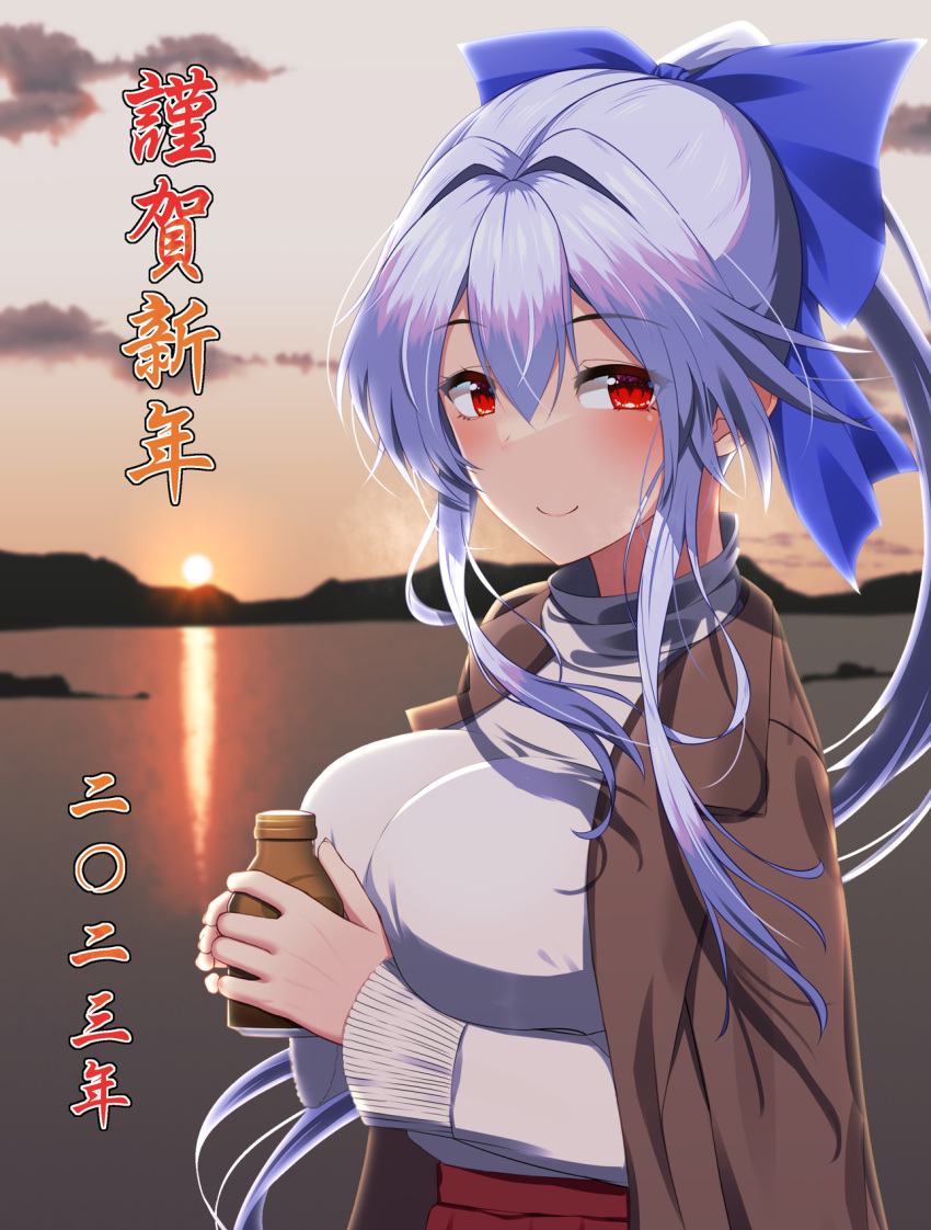 1girl blue_bow blush bottle bow breasts brown_coat cloud coat coat_on_shoulders commentary_request fate/grand_order fate_(series) grey_hair grey_sweater hair_between_eyes hair_bow happy_new_year highres holding holding_bottle huge_breasts kuroshiro_(ms-2420) long_hair looking_at_viewer ponytail red_eyes smile solo sweater tomoe_gozen_(fate) translation_request turtleneck turtleneck_sweater water