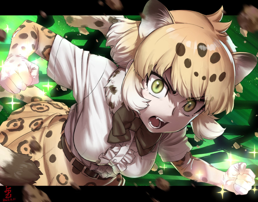 1girl animal_ears belt black_bow black_bowtie blonde_hair bow bowtie brown_belt center_frills extra_ears fangs frills fur_collar gloves green_eyes high-waist_skirt highres itoyoki18 jaguar_(kemono_friends) jaguar_ears jaguar_girl jaguar_print jaguar_tail kemono_friends kemono_friends_3 multicolored_hair open_mouth print_gloves print_skirt shirt short_hair short_sleeves sidelocks skirt solo sparkle t-shirt tail white_hair white_shirt yellow_gloves yellow_skirt