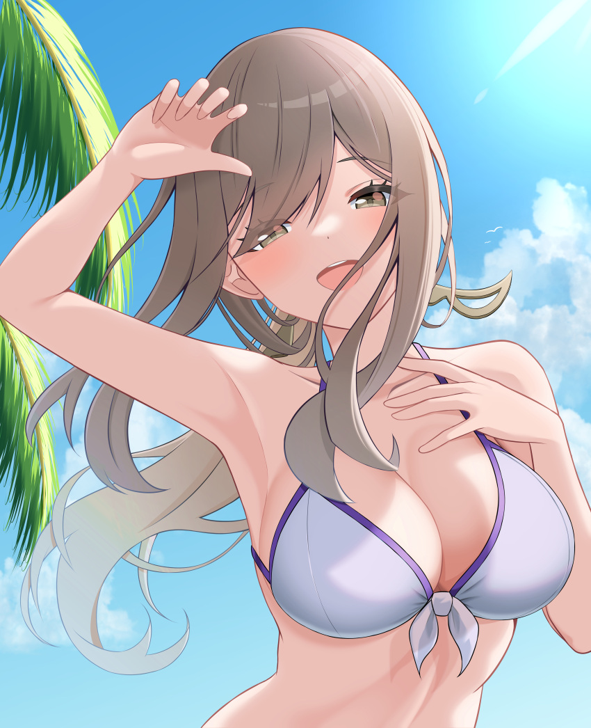 1girl absurdres armpits bikini breasts cleavage cloud collarbone day goddess_of_victory:_nikke grey_hair hair_between_eyes hand_up highres long_hair open_mouth outdoors palm_tree scarlet_(nikke) sidelocks solo swimsuit teeth tree upper_body upper_teeth_only yellow_eyes yuyuchi_(gyazaa)