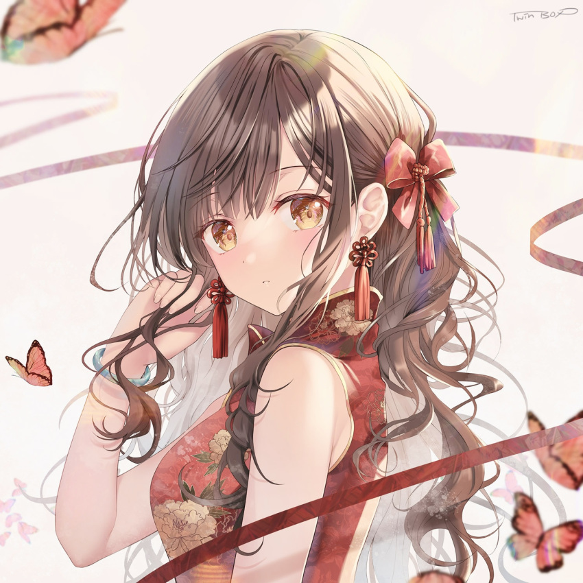 1girl animal bare_arms bare_shoulders breasts bug butterfly china_dress chinese_clothes commentary_request dress floral_print from_side grey_background highres long_hair looking_at_viewer looking_to_the_side medium_breasts original print_dress red_dress signature sleeveless sleeveless_dress solo sousouman