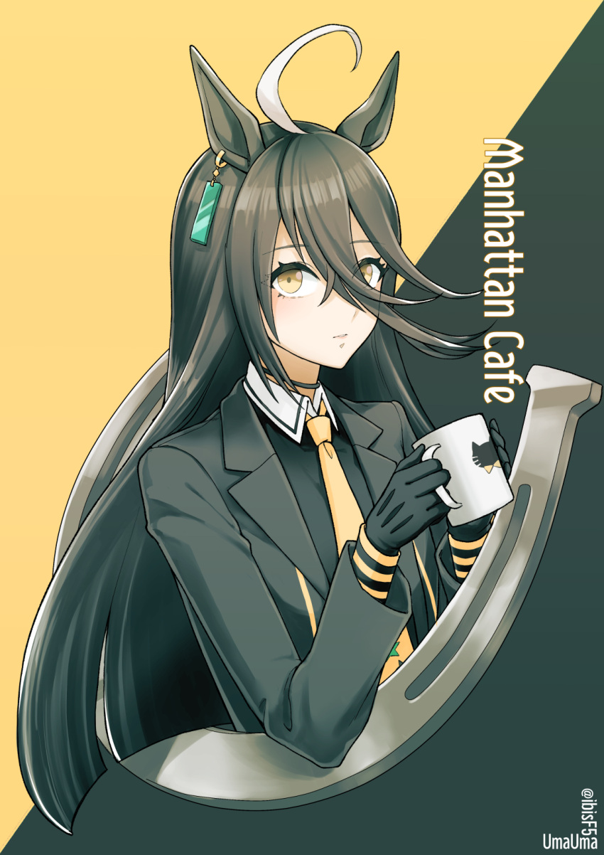 1girl ahoge animal_ears black_gloves black_hair black_jacket black_shirt character_name choker collared_shirt cropped_torso cup earrings flat_chest gloves hair_between_eyes hi_(ibisf5umauma) highres holding holding_cup horse_ears horseshoe jacket jewelry long_hair long_sleeves looking_at_viewer manhattan_cafe_(umamusume) multicolored_hair necktie shirt simple_background single_earring solo streaked_hair twitter_username two-tone_background umamusume upper_body yellow_eyes yellow_necktie