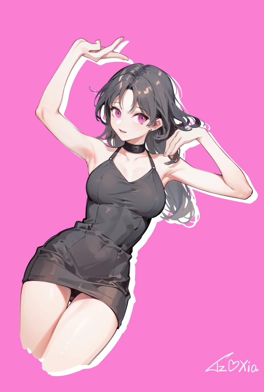 1girl absurdres bare_shoulders black_choker black_dress black_hair breasts choker collarbone covered_navel dress e0xia halter_dress halterneck hand_up highres large_breasts long_hair looking_at_viewer messy_hair open_mouth original purple_background purple_eyes shiny_skin smile thighs tight_clothes