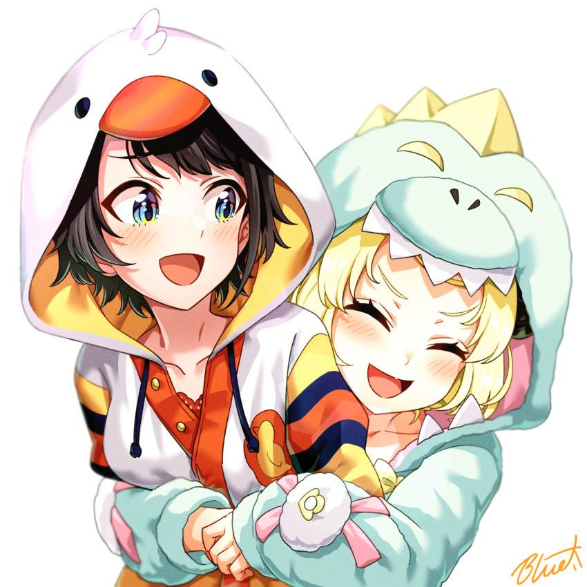 2girls :d animal_hood bird_hood blonde_hair blue_eyes blush buru-dai closed_eyes dinosaur_hood glomp green_jacket highres hololive hood hooded_jacket hug hug_from_behind jacket looking_at_another loungewear multicolored_clothes multicolored_jacket multiple_girls official_alternate_costume oozora_subaru oozora_subaru_(7th_costume) open_mouth smile tsunomaki_watame tsunomaki_watame_(5th_costume) virtual_youtuber yuri