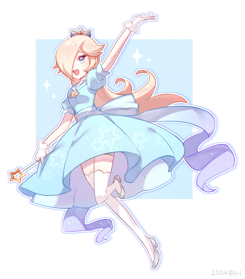 1girl :d alternate_costume arm_up back_bow blonde_hair blue_dress blue_eyes bow brooch crown dress gloves hair_over_one_eye highres holding holding_wand jewelry leg_up long_hair magical_girl mario_(series) open_mouth oxo_xwo puffy_short_sleeves puffy_sleeves rosalina short_sleeves smile solo star_brooch super_mario_galaxy thighhighs wand white_gloves white_thighhighs