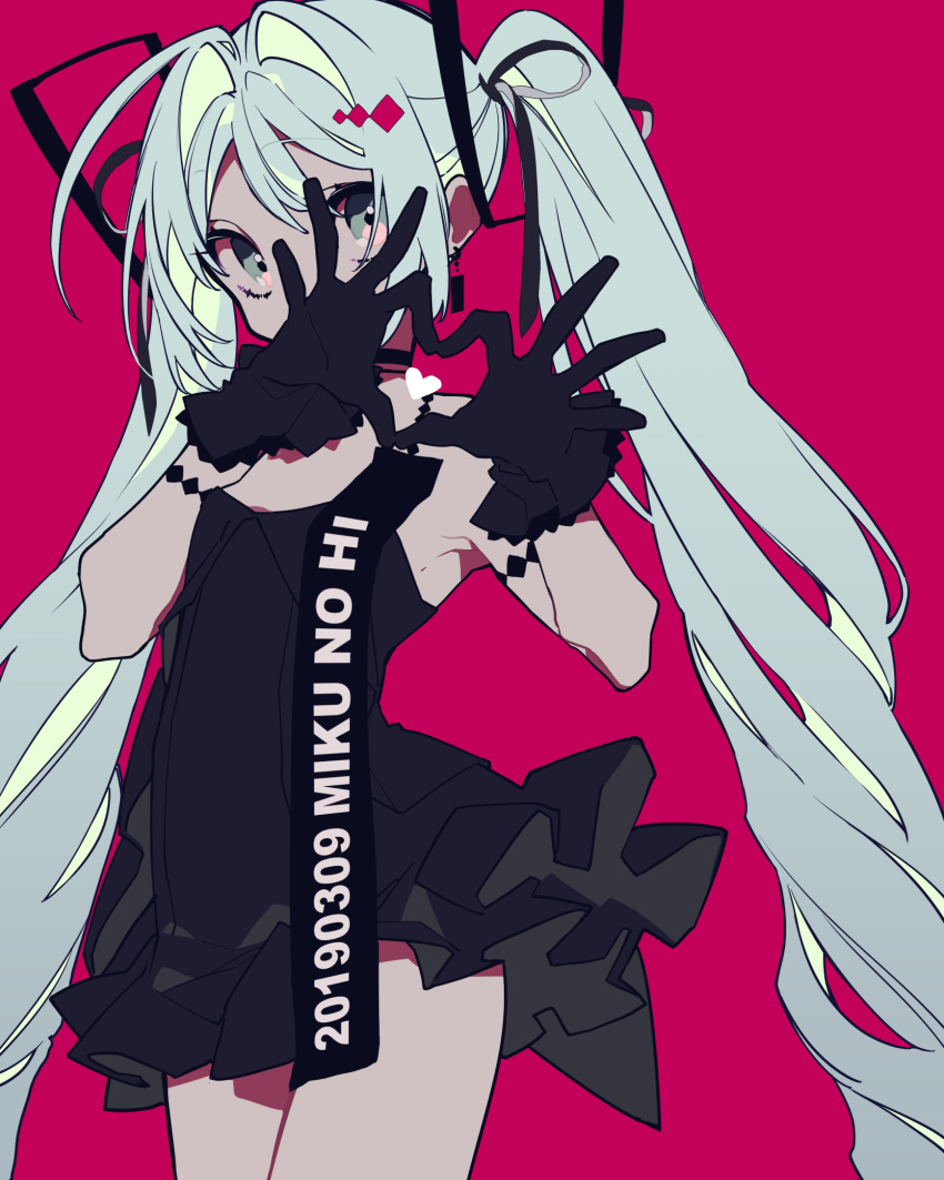 1girl bad_id bad_pixiv_id black_gloves black_nightgown black_skirt blue_eyes blue_hair covered_mouth gloves hair_intakes hair_ornament hatsune_miku heart heart_hands highres legs long_hair looking_at_viewer mochizuki_kei nightgown red_background ringlets simple_background skirt twin_tail upper_body vocaloid