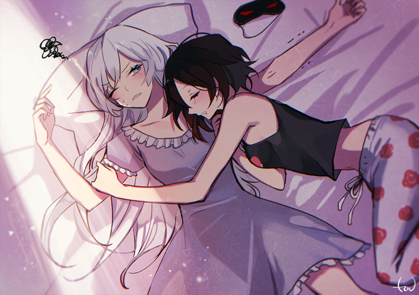 2girls bed black_hair blue_eyes ecru hug long_hair messy_hair morning multiple_girls pajamas red_hair ruby_rose rwby short_hair sleepwear weiss_schnee white_hair