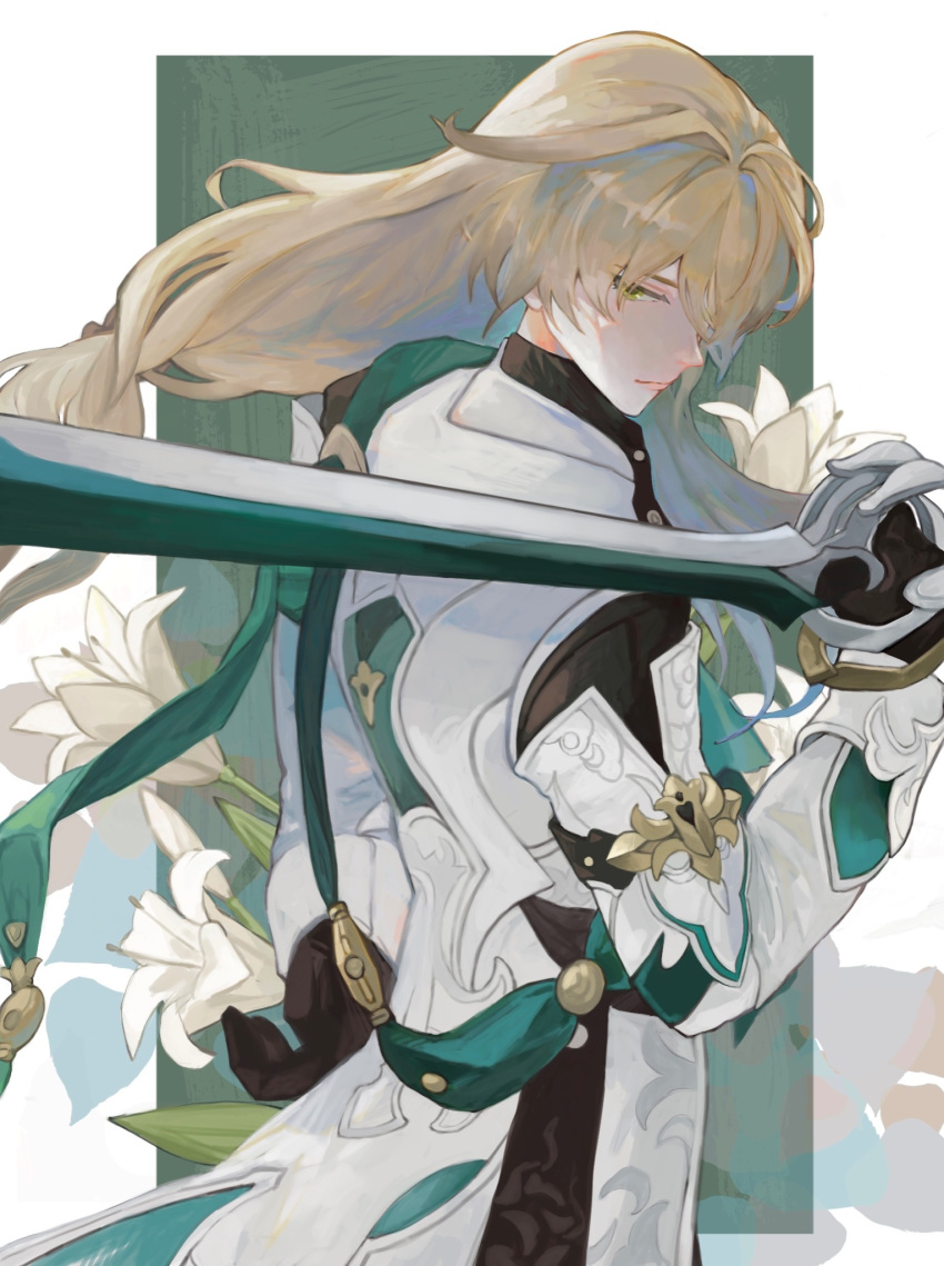 1boy arm_behind_back black_gloves black_shirt blonde_hair closed_mouth coat cowboy_shot flower from_behind gloves green_eyes green_sash hair_intakes hair_over_one_eye hand_up highres holding holding_sword holding_weapon honkai:_star_rail honkai_(series) lily_(flower) long_hair long_sleeves looking_back luocha_(honkai:_star_rail) male_focus mumu_vosp sash shirt shoulder_sash sleeve_cuffs solo sword turtleneck weapon white_coat white_lily