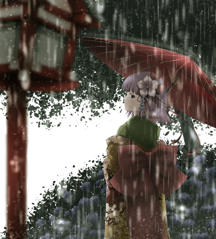 1girl absurdres closed_mouth commentary flower hair_flower hair_ornament hieda_no_akyuu highres leaf looking_at_viewer looking_back oubachiago outdoors purple_eyes purple_hair rain short_hair solo touhou tree umbrella