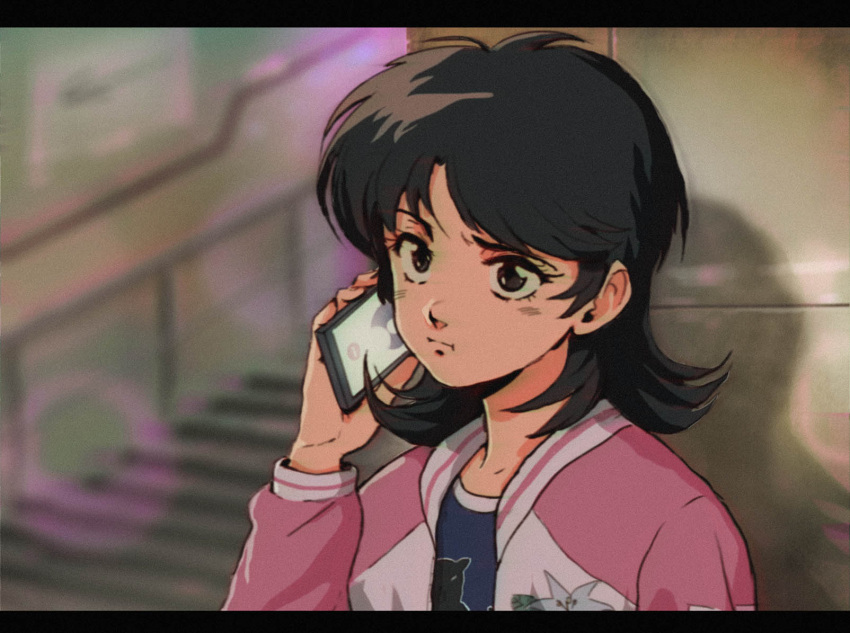 1980s_(style) 1girl black_eyes black_hair blurry blurry_background cellphone closed_mouth commentary_request expressionless grey_shirt highres holding holding_phone jacket letterboxed letterman_jacket mamiya_(yami-ma_no_mamiya) medium_bangs phone pink_jacket retro_artstyle sam_holiday shirt short_hair smartphone solo stairs upper_body yami-ma_no_mamiya