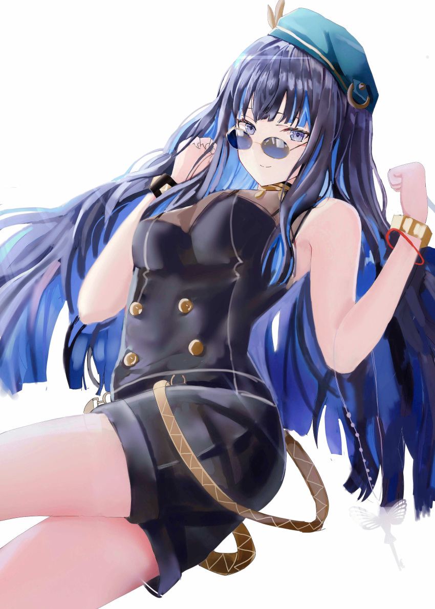 1girl absurdres age_fx bare_shoulders beret black_camisole black_hair black_shorts blue_hair bracelet breasts buttons camisole colored_inner_hair double-breasted fate/grand_order fate_(series) green_headwear grey_eyes hat highres jewelry key long_hair looking_at_viewer medium_breasts multicolored_hair neck_ring round_eyewear shorts sidelocks smile solo sunglasses tenochtitlan_(fate) thighs wavy_hair