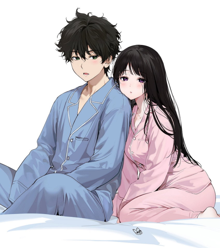 1boy 1girl alternate_costume artist_logo barefoot bed_sheet blue_pajamas blue_pants blue_shirt blush breast_pocket breasts chitanda_eru collarbone from_side green_eyes hair_between_eyes head_on_another's_shoulder highres hyouka large_breasts long_hair long_sleeves looking_at_viewer lower_teeth_only mery_(yangmalgage) messy_hair open_mouth oreki_houtarou pajamas pants parted_lips pink_pajamas pink_pants pink_shirt pocket purple_eyes shirt short_hair simple_background sitting teeth wariza white_background