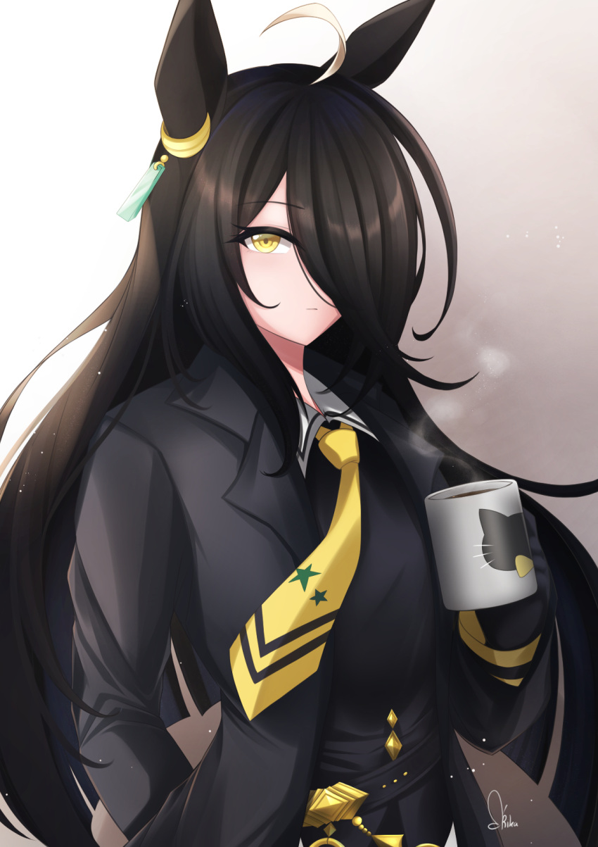 1girl ahoge animal_ears belt black_belt black_coat black_gloves black_hair black_shirt closed_mouth coat coffee_mug cup earrings gloves hair_over_one_eye hand_in_pocket highres holding holding_cup horse_ears horse_girl jewelry long_hair manhattan_cafe_(umamusume) mug multicolored_hair necktie rika_ryne shirt signature solo streaked_hair umamusume white_hair yellow_eyes yellow_necktie