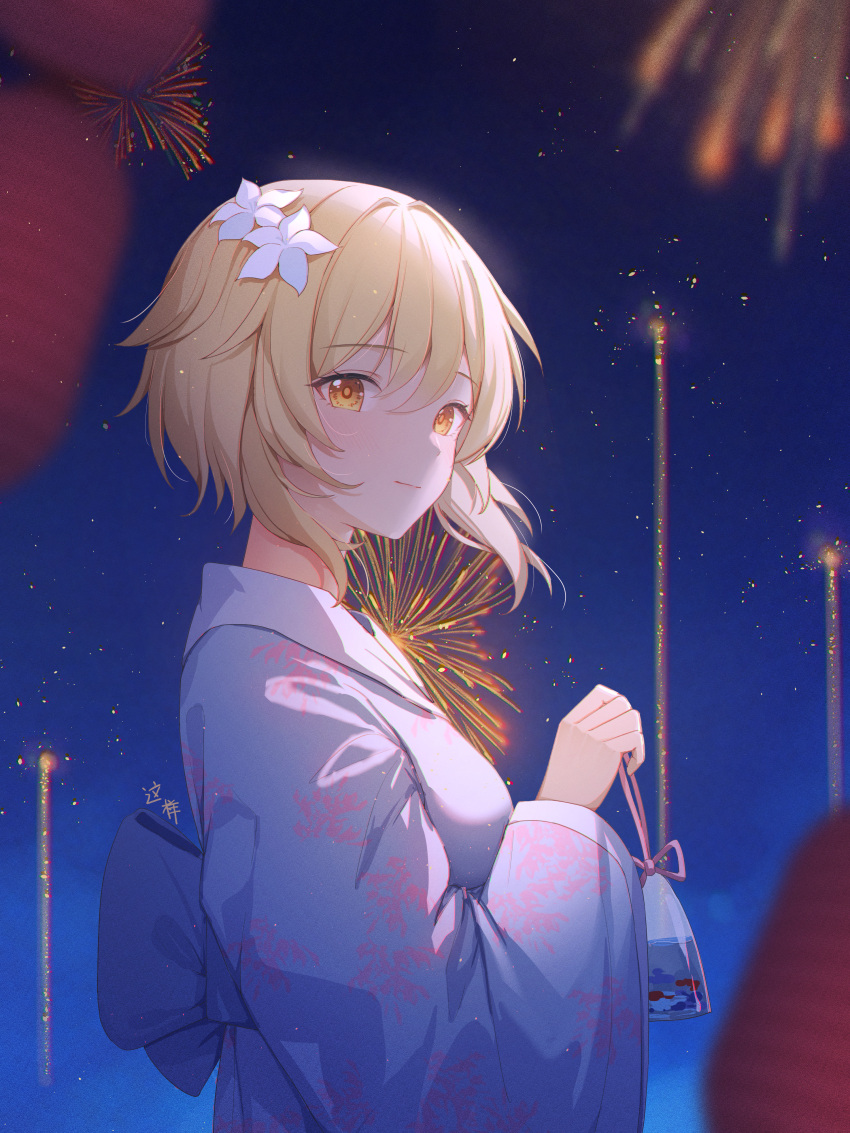 1girl absurdres aerial_fireworks alternate_costume blonde_hair blurry commentary depth_of_field english_commentary fireworks fish flower genshin_impact goldfish hair_between_eyes hair_flower hair_ornament highres holding japanese_clothes kimono long_sleeves looking_at_viewer lumine_(genshin_impact) night night_sky obi orange_eyes pouch sash short_hair short_hair_with_long_locks sky smile solo star_(sky) starry_sky wide_sleeves wind yukata zx961219