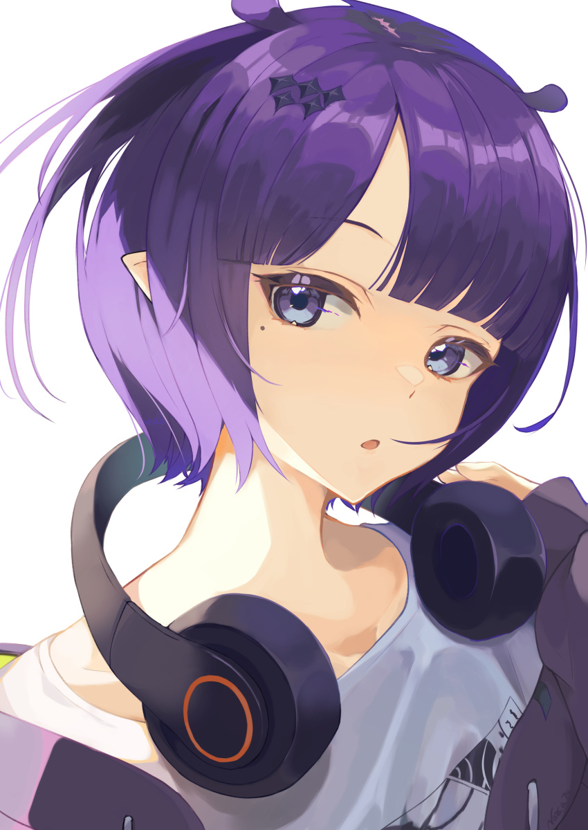 1girl :o absurdres blunt_bangs from_side grey_jacket headphones headphones_around_neck highres hololive hololive_english jacket looking_at_viewer mole mole_under_eye nazca_(yhan_mie) ninomae_ina'nis ninomae_ina'nis_(5th_costume) official_alternate_costume official_alternate_hair_length official_alternate_hairstyle open_clothes open_jacket open_mouth pixie_cut pointy_ears print_shirt purple_hair shirt short_hair sideways_glance solo surprised t-shirt upper_body virtual_youtuber white_shirt