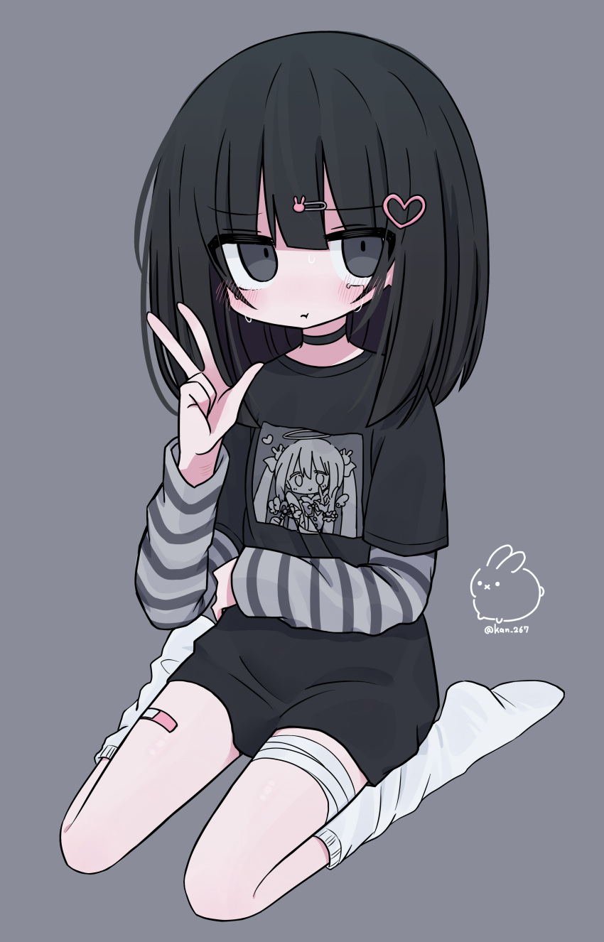 1girl absurdres artist_name bandaid bandaid_on_leg black_eyes black_hair black_shirt blunt_bangs choker closed_mouth grey_hair hair_ornament highres kanikan kneehighs long_hair long_sleeves original pink_bandaid shirt simple_background sitting socks solo t-shirt v wariza white_socks