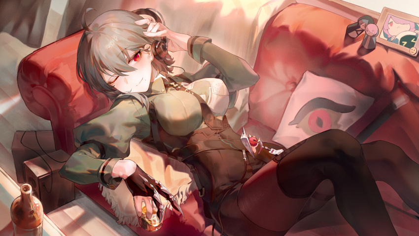 &gt;_&lt; 1girl absurdres ahoge black_gloves black_leggings black_necktie bottle breasts chinese_commentary couch cup gloves grey_hair hand_on_own_head headphones highres holding holding_cup honkai_(series) honkai_impact_3rd indoors large_breasts leggings long_sleeves lying mark_ii necktie official_art on_couch one_eye_closed picture_frame raven_(honkai_impact) red_eyes robot single_glove smile solo sora_(honkai_impact) xiaoxiaoanye