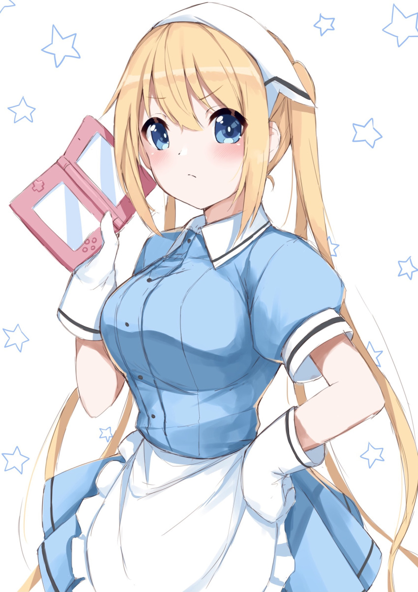 &gt;:( 1girl apron blend_s blonde_hair blue_eyes blue_shirt blue_skirt blush breasts bright_pupils closed_mouth commentary cowboy_shot eyelashes eyes_visible_through_hair frilled_apron frills frown gloves hair_between_eyes hand_on_own_hip hand_up handheld_game_console head_scarf highres hinata_kaho holding holding_handheld_game_console large_breasts long_hair looking_at_viewer miniskirt nintendo_3ds puffy_short_sleeves puffy_sleeves shirt short_sleeves simple_background skirt solo standing star_(symbol) twintails v-shaped_eyebrows very_long_hair waitress white_apron white_background white_gloves white_pupils yanagi_marie