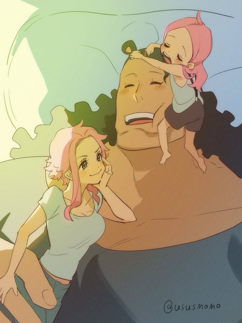 1boy 2girls absurdres alternate_universe animal_ears bartholomew_kuma bear_boy bear_ears black_hair child closed_eyes family freckles ginny_(one_piece) highres hug jewelry_bonney long_hair multiple_girls one_piece open_mouth pink_eyes pink_hair purple_eyes shirt short_hair short_sleeves sleeping sleeping_on_person smile spoilers ususmomo white_shirt