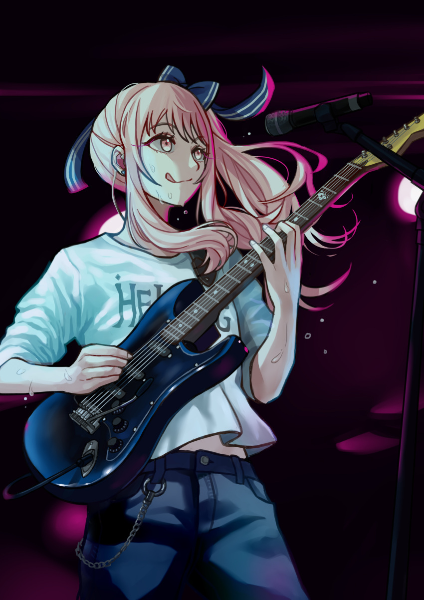 1other absurdres akiyama_mizuki androgynous black_background blue_pants blue_ribbon buttons chain chaos1402 clothes_writing commentary_request cowboy_shot cymbals dark_background earpiece electric_guitar floating_hair flying_sweatdrops guitar highres holding holding_guitar holding_instrument instrument looking_ahead microphone microphone_stand midriff_peek music other_focus pants pink_eyes pink_hair playing_instrument pocket project_sekai ribbon shirt short_sleeves side_ponytail smile solo sweat t-shirt two-tone_ribbon untucked_shirt very_sweaty white_ribbon white_shirt