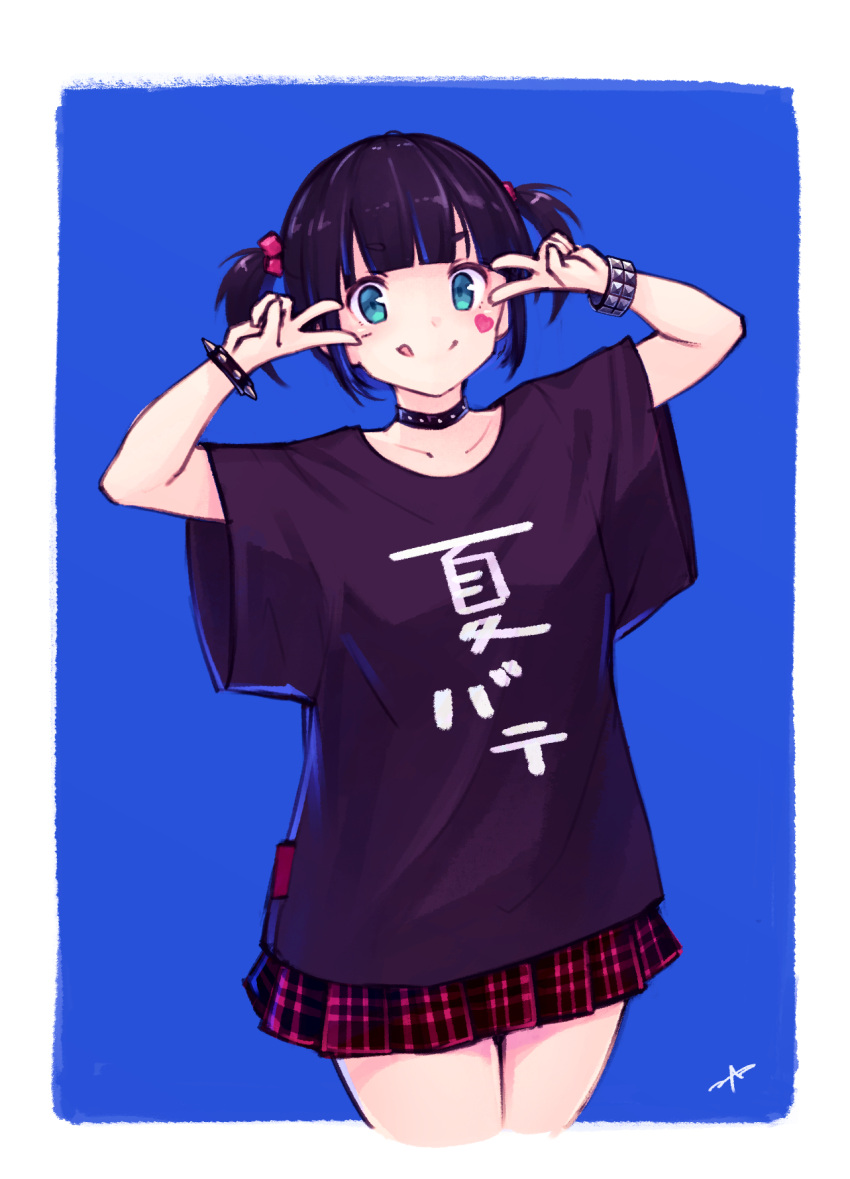 1girl :d black_choker black_hair blue_background blue_eyes bracelet choker clothes_writing double_v gogatsu_no_renkyuu highres jewelry looking_at_viewer original plaid plaid_skirt pleated_skirt shirt short_hair short_sleeves simple_background skirt smile solo spiked_bracelet spikes t-shirt twintails two-tone_background v