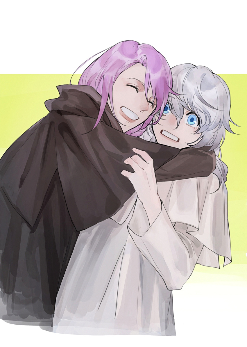 2boys ayaa_dj black_robe blue_eyes border commentary final_fantasy final_fantasy_xiv green_background grin highres hug hythlodaeus long_hair male_focus multiple_boys purple_hair robe smile themis_(ff14) white_border white_hair white_robe