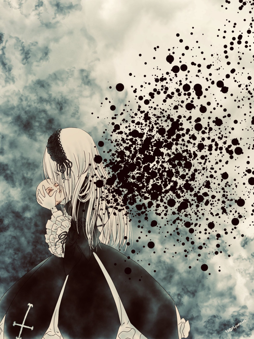 1girl black_dress black_hairband commentary_request cowboy_shot dissolving doll_head dress facing_away frilled_sleeves frills gothic_lolita grey_background hairband highres holding_head kiru_(m_putorius) lolita_fashion lolita_hairband long_hair rozen_maiden severed_head solo suigintou white_hair wide_sleeves