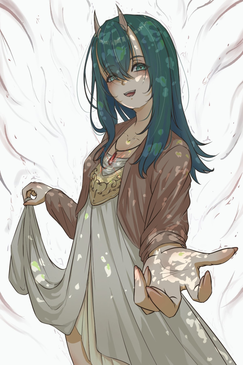 1girl :d akatsuki_(akatsukinotsuki) dappled_sunlight dress glint green_eyes green_hair hair_between_eyes highres horns jewelry lifted_by_self long_hair looking_at_viewer necklace outstretched_hand smile solitar_(sousou_no_frieren) solo sousou_no_frieren standing sunlight