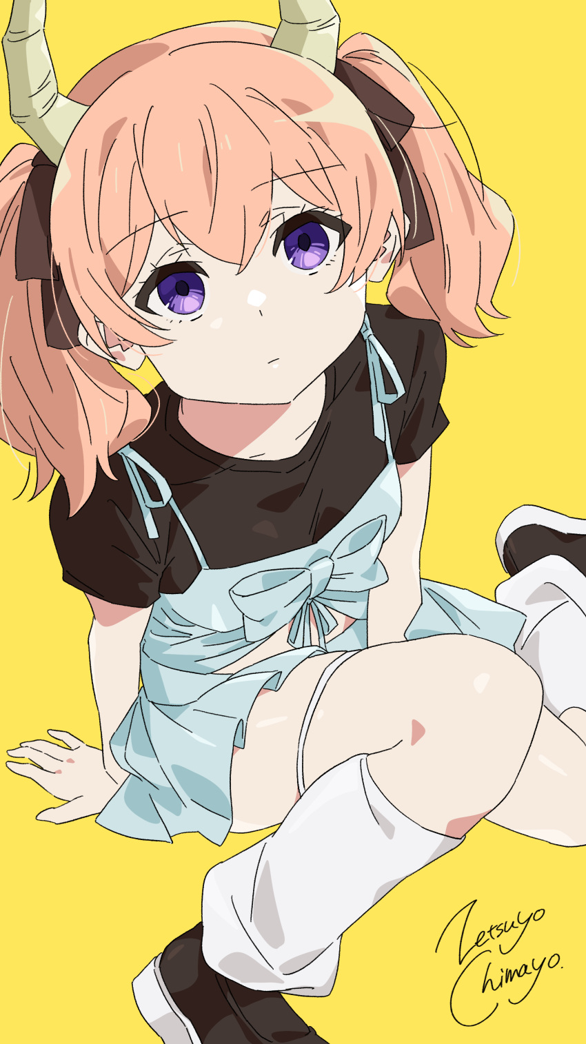1girl :| absurdres arm_support artist_name black_footwear black_shirt blank_stare blue_dress brown_ribbon closed_mouth commentary dress hair_between_eyes hair_ribbon highres horns linie_(sousou_no_frieren) looking_at_viewer loose_socks pinafore_dress purple_eyes ribbon shirt short_sleeves signature simple_background sitting sleeveless sleeveless_dress socks solo sousou_no_frieren twintails white_socks yellow_background zetsuyo_chimayo