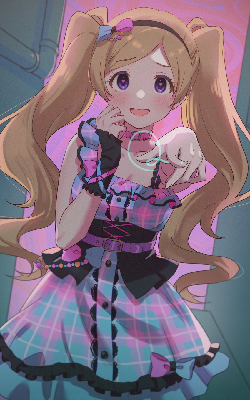 1girl abstract_background absurdres arm_warmers bare_shoulders belt belt_collar black_hairband blonde_hair blue_dress blush breasts cleavage collar collarbone dot_nose dress emily_stewart emu_(emum) hairband hands_up heart heart_in_eye highres idolmaster idolmaster_million_live! idolmaster_million_live!_theater_days long_hair looking_at_viewer open_mouth pink_belt plaid plaid_dress pointing pointing_at_viewer purple_background purple_eyes sleeveless sleeveless_dress small_breasts smile solo symbol_in_eye twintails two-tone_ribbon water_pipe yandere