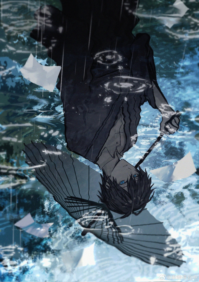 1boy ahoge black_hair blue_eyes collared_shirt expressionless highres holding holding_umbrella japanese_clothes kaochuanyi9060 koshotengai_no_hashihime oil-paper_umbrella paper rain reflection reflective_water ripples shirt short_hair tamamori_(koshotengai_no_hashihime) umbrella upside-down water