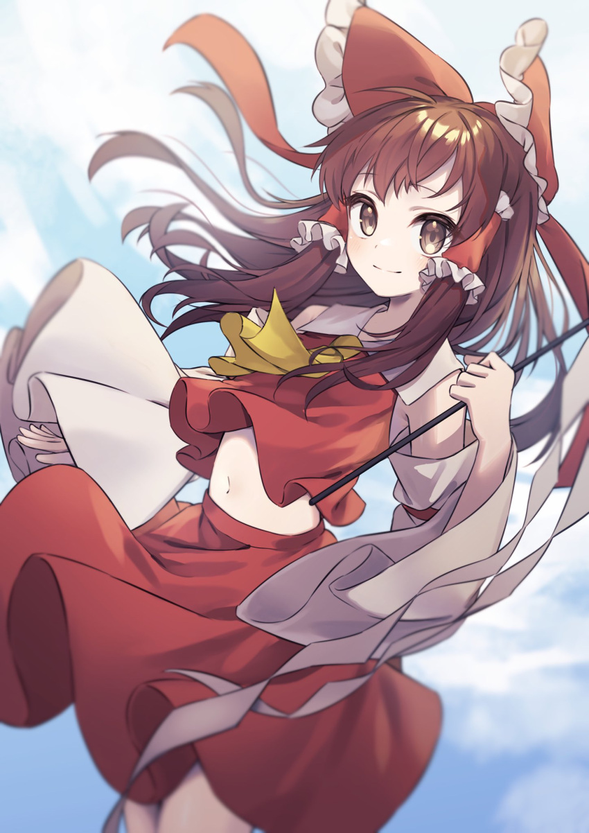 1girl ascot bare_shoulders blush bow brown_eyes brown_hair closed_mouth detached_sleeves gohei hair_bow hair_tubes hakurei_reimu highres holding holding_gohei japanese_clothes long_hair navel nontraditional_miko red_bow red_skirt ribbon-trimmed_sleeves ribbon_trim sidelocks skirt smile solo touhou wankosoradayo white_sleeves wide_sleeves yellow_ascot