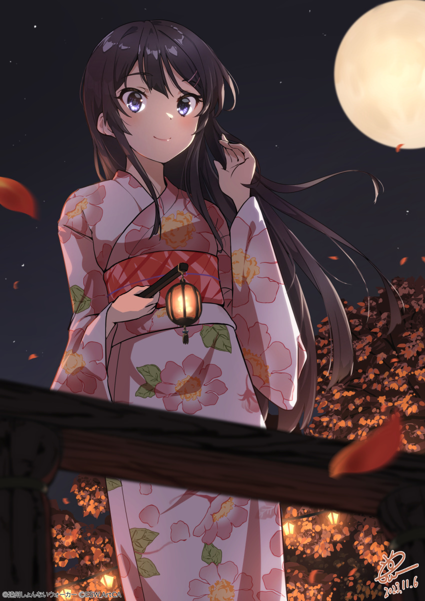 1girl autumn autumn_leaves blue_hair dark_blue_hair dated falling_leaves fence floral_print full_moon hair_ornament hairclip highres holding holding_lantern japanese_clothes kimono lantern leaf long_hair long_sleeves moon night night_sky pink_kimono print_kimono raiz_art_works red_sash sakurajima_mai sash seishun_buta_yarou signature sky solo standing tree wide_sleeves wooden_fence