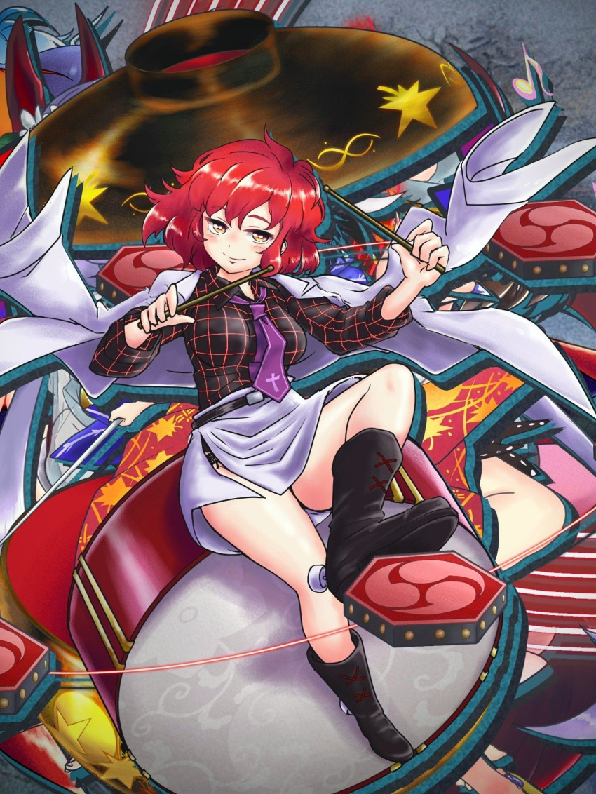 1girl black_footwear black_shirt boots bowl carbohydrate_(asta4282) closed_mouth collared_shirt commentary_request drum drumsticks full_body highres holding holding_drumsticks horikawa_raiko instrument jacket long_sleeves looking_at_viewer necktie purple_necktie red_hair shirt short_hair skirt solo taiko_drum touhou white_jacket white_skirt