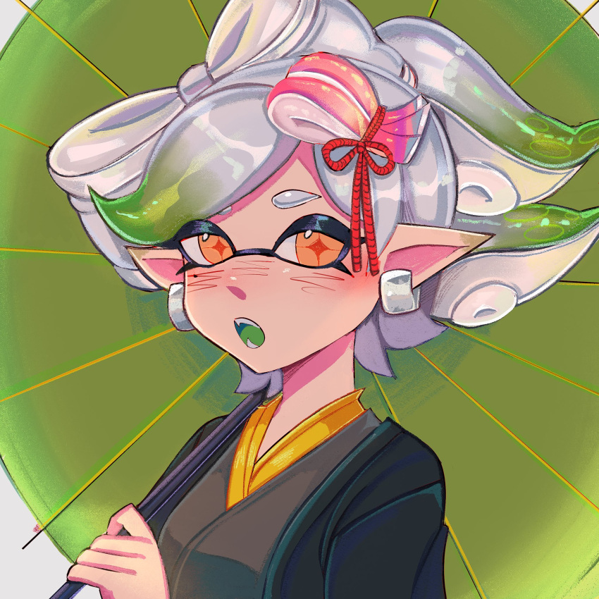 1girl black_kimono earrings green_hair highres holding holding_umbrella japanese_clothes jewelry kimono marie_(splatoon) multicolored_hair open_mouth pointy_ears ruinique short_hair solo splatoon_(series) splatoon_1 star-shaped_pupils star_(symbol) symbol-shaped_pupils teeth two-tone_hair umbrella upper_body white_hair yellow_eyes